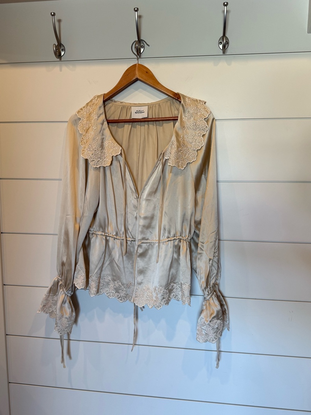 Reformation x Kacey Musgraves Lillie Eyelet Champagne Silk Blouse Small - Picture 3 of 9